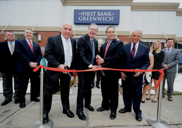 Mayor David Martin of Stamford, Greenwich First Selectman Peter Tesei, Bruno Gioffre from the First Bank of Greenwich’s Board of Directors, and Frank Gaudio, President & Chief Executive Officer of the First Bank of Greenwich open the new Stamford location.